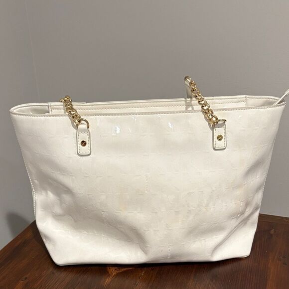 Michael Kors Handbags - Michael Kors Jet Set Chain Tote